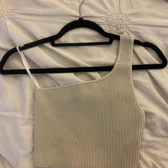 Aritzia Tops - aritzia top